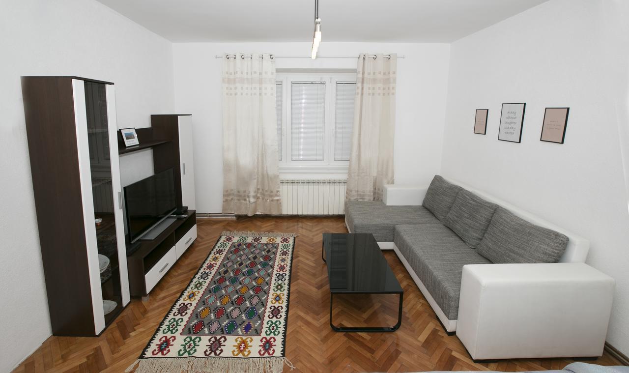 Downtown 3 Bedroom Apartment Saraybosna Dış mekan fotoğraf